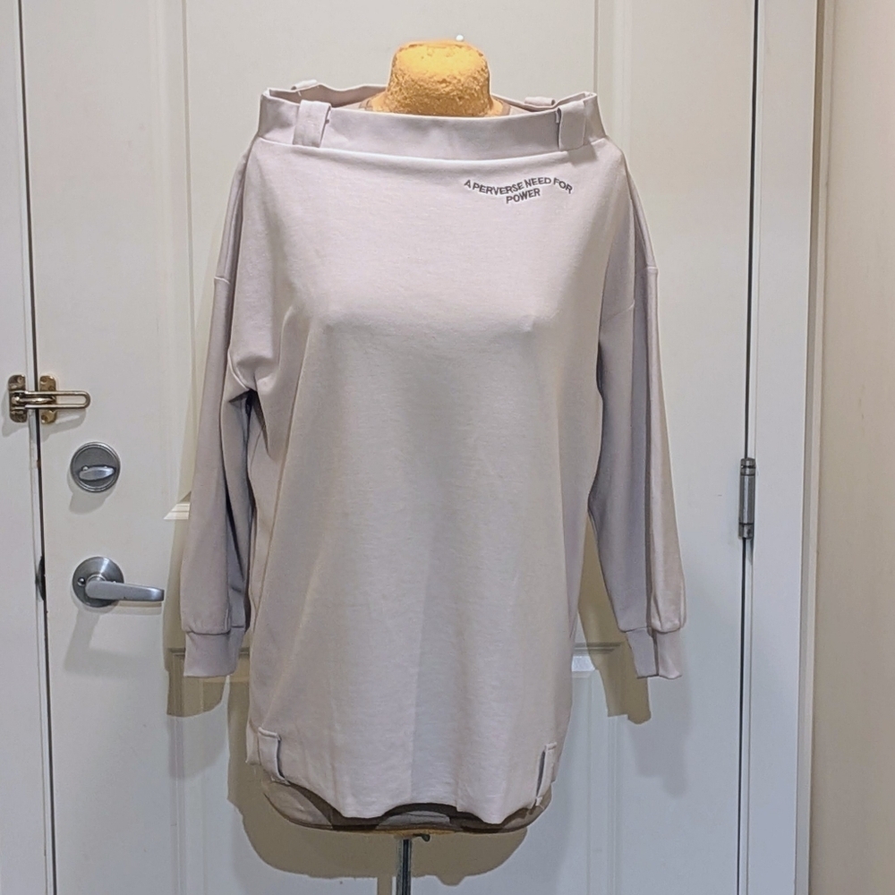 EUC Levi's Europe XL Embroidered Super Unique Belt Loop Sweatshirt